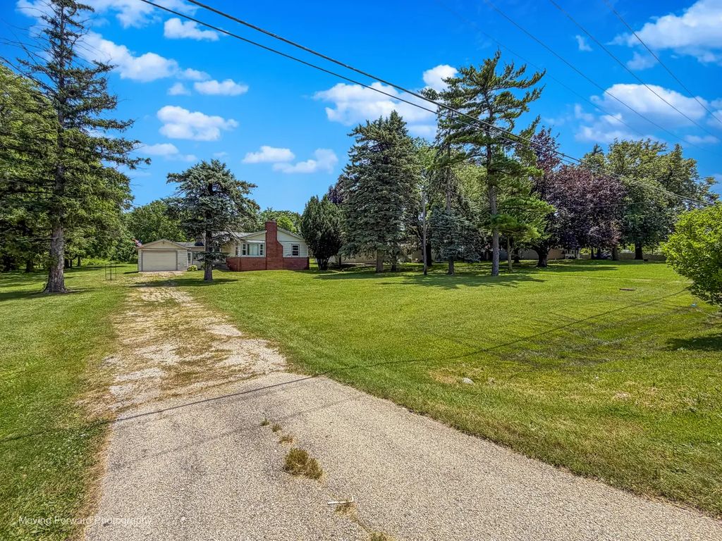 7s151 N Eola Road, Aurora