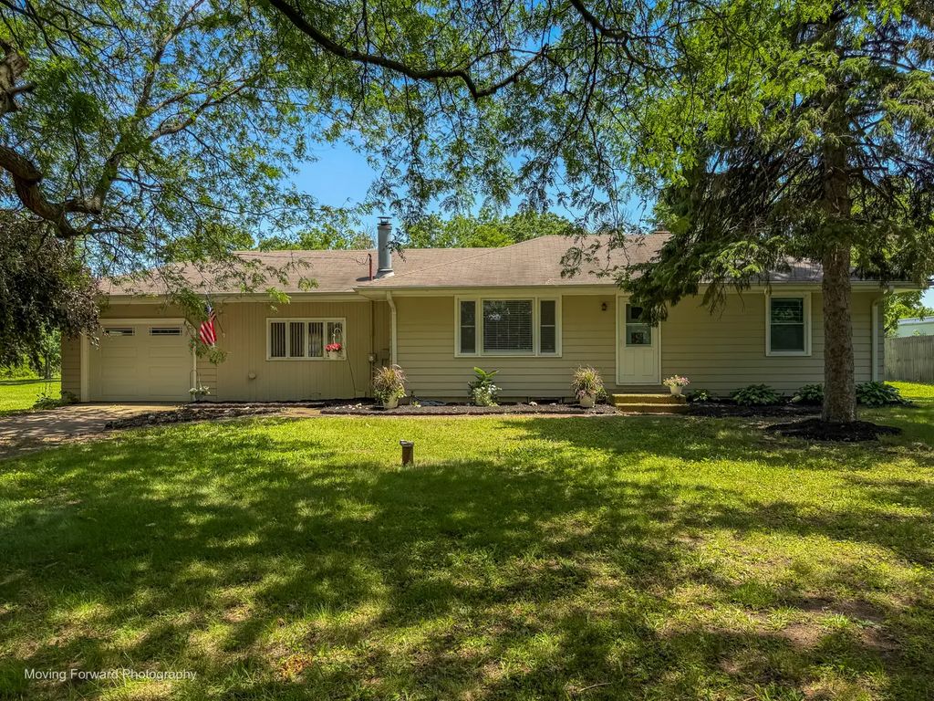 7s175 N Eola Road, Aurora