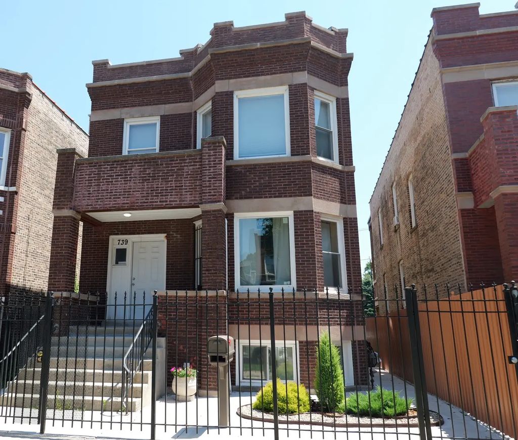 739 N Trumbull Avenue, Chicago