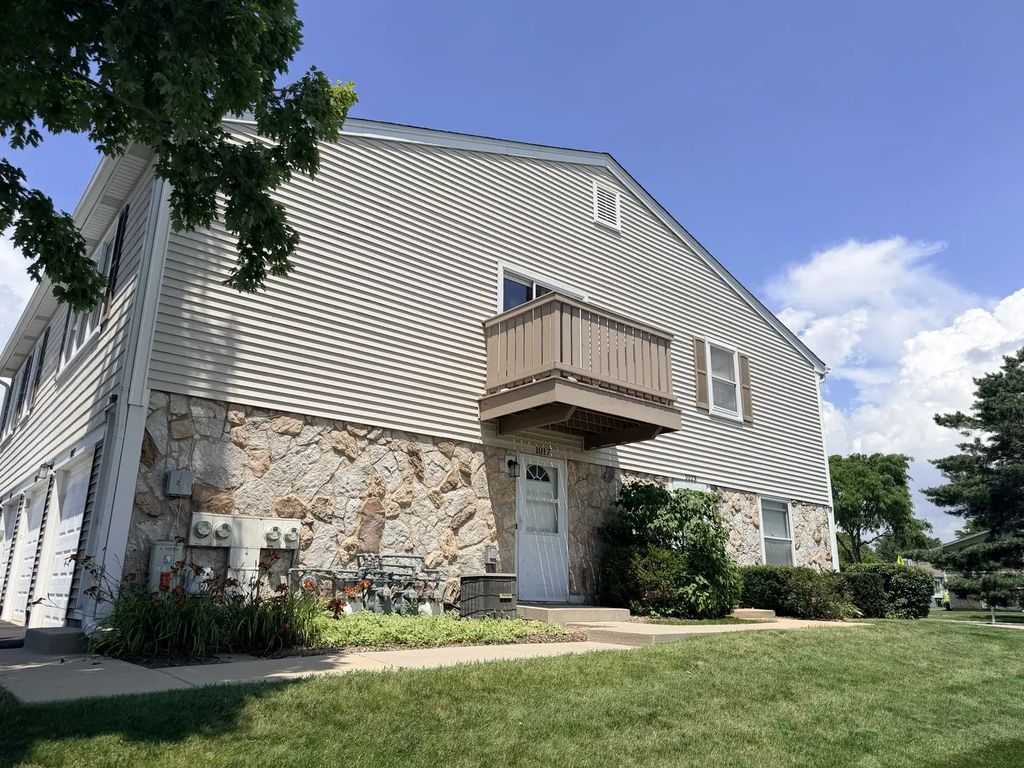 1017 Newport Harbor 1017, Schaumburg