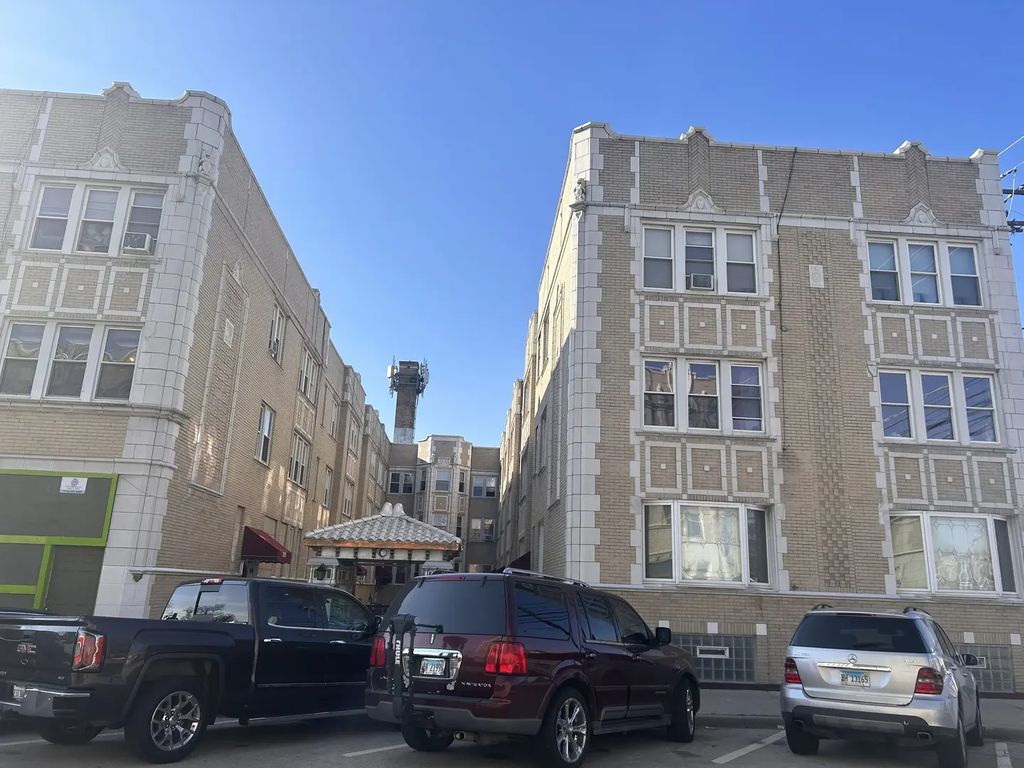 2150 S Gunderson Avenue 336, Berwyn