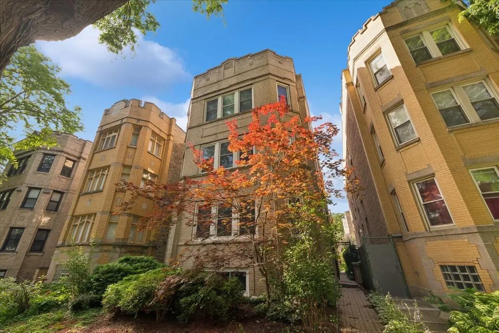 2215 W Arthur Avenue, Chicago, 60645