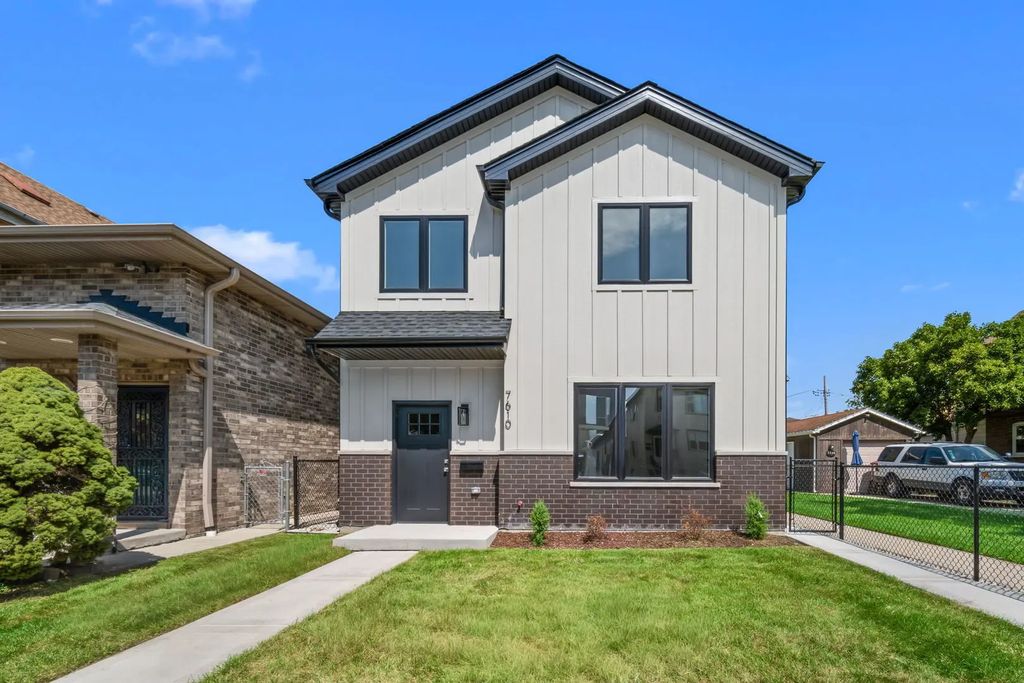 7610 W 60th Place, Summit