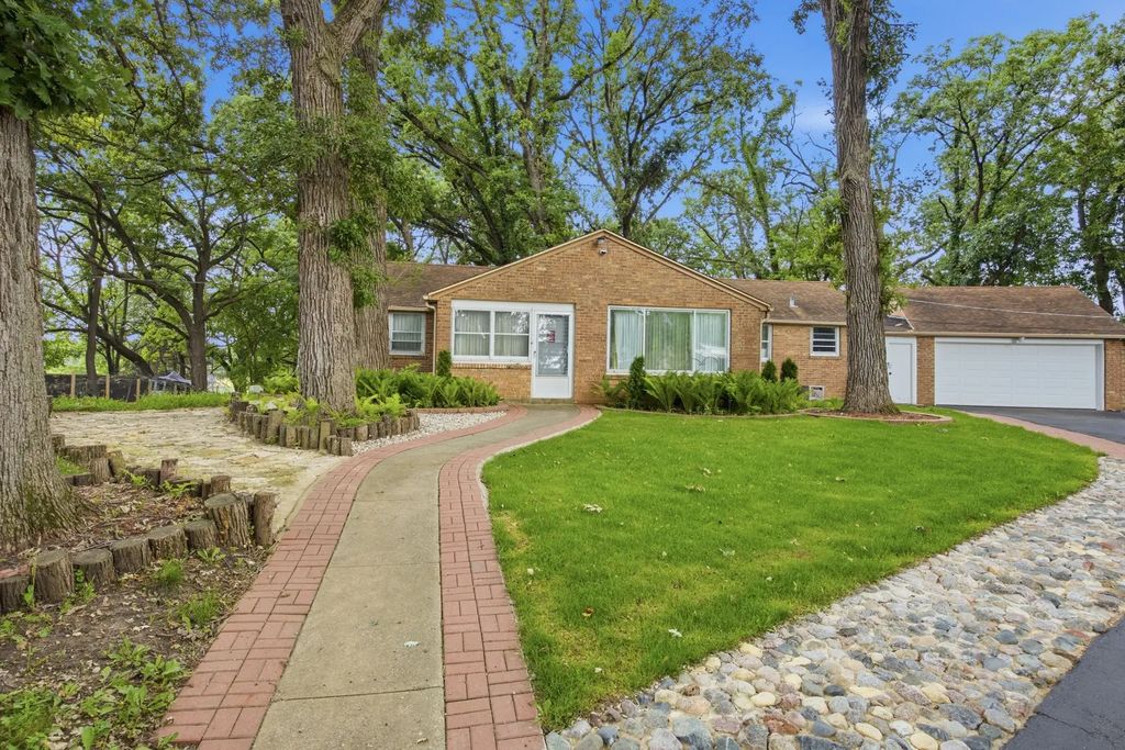 37w961 Bowes Road, Elgin