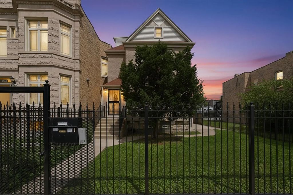 6735 S Eberhart Avenue, Chicago, 60637