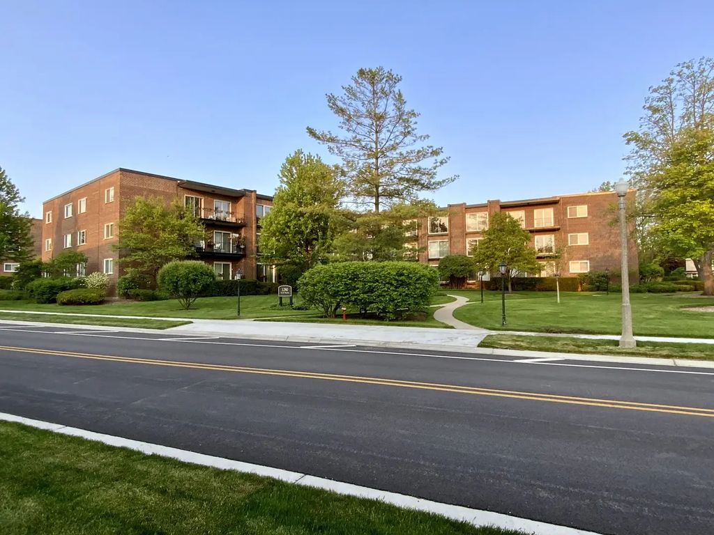 1290 N Western Avenue 103, Lake Forest, 60045