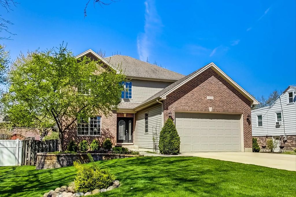 1n226 Ellis Avenue E, Carol Stream