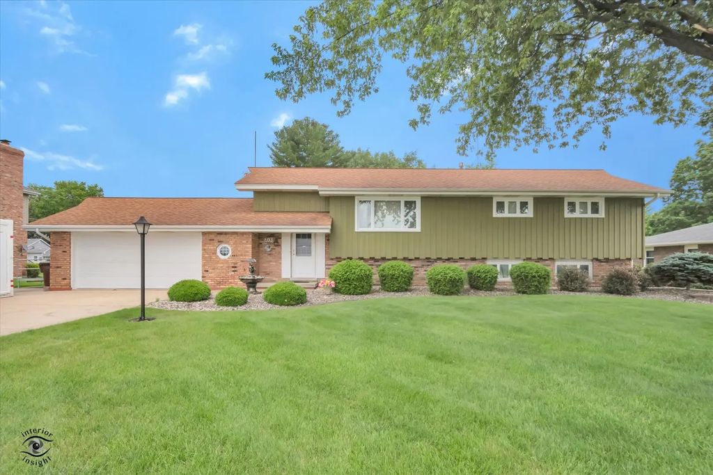 713 Oak Park Avenue, Beecher