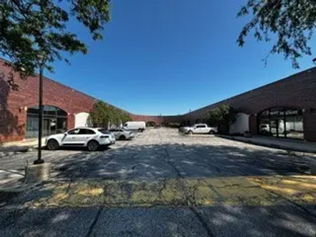 1910 E Devon Avenue, Elk Grove Village