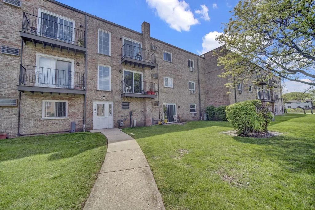 167 W Elk Trail 167, Carol Stream
