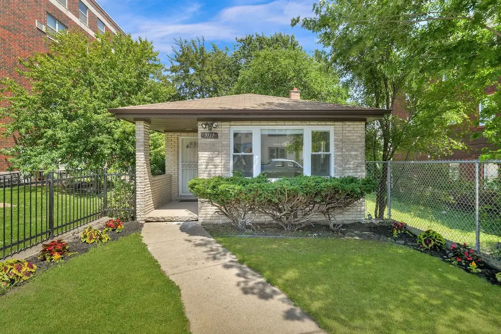 9117 S Brandon Avenue, Chicago