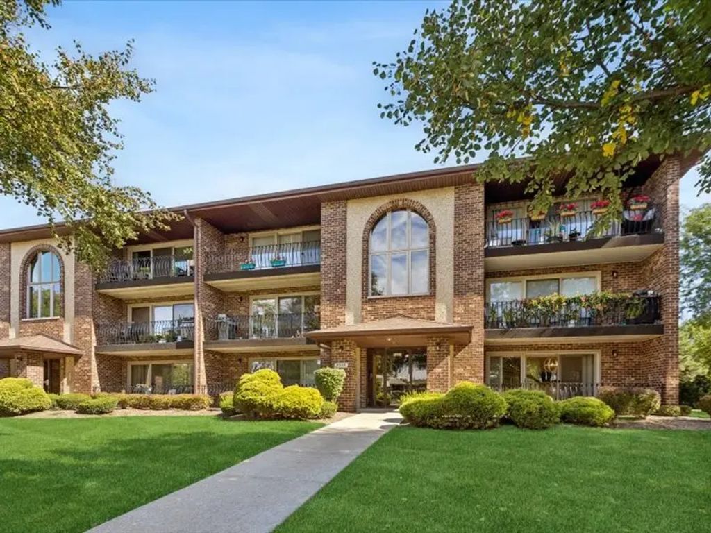 7555 Sheridan Drive 1f, Willowbrook