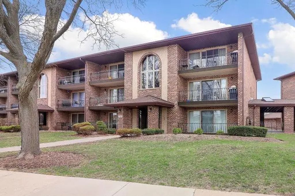 7555 Sheridan Drive 1f, Willowbrook