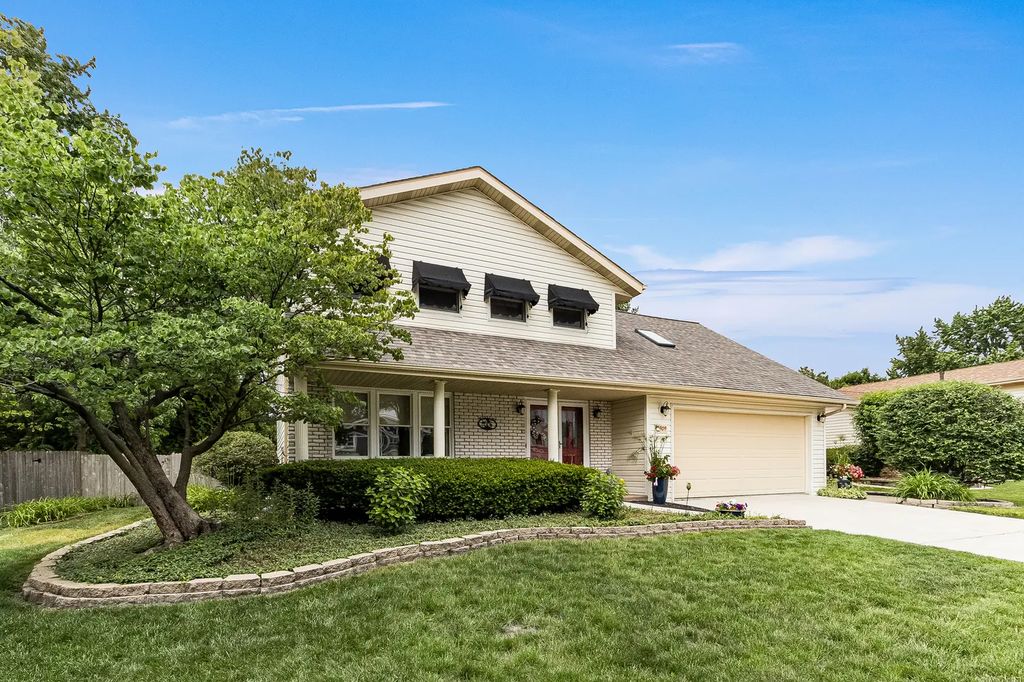 909 Madiera Drive, Shorewood