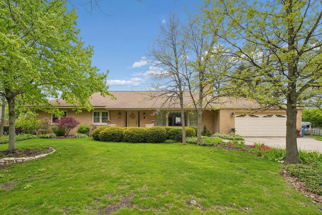 459 E Ridge Avenue, Elmhurst