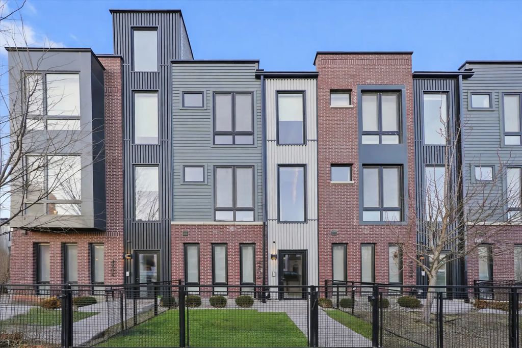 4256 W Belmont Avenue, Chicago, 60641