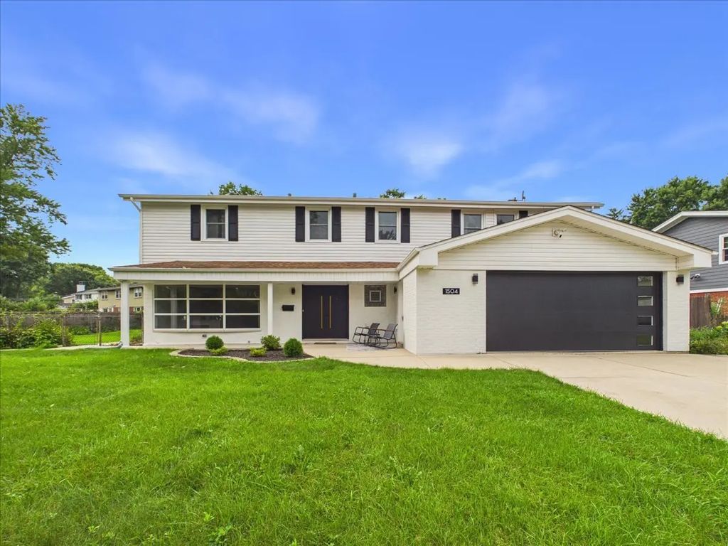 1504 Pfingsten Road, Glenview