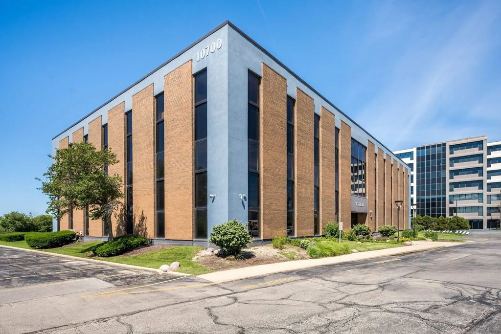 10700 W Higgins Road 300, Rosemont