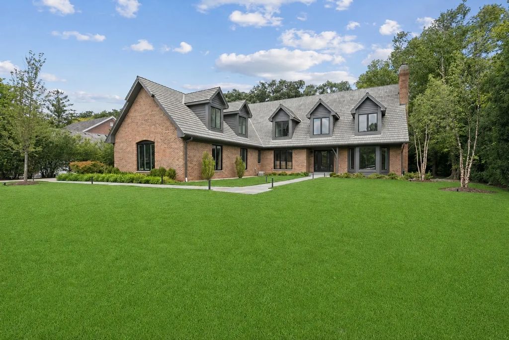 1280 Lawrence Avenue, Lake Forest