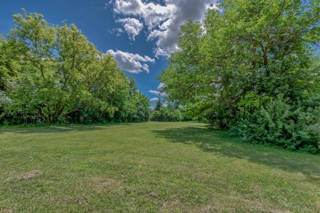 85 Bender Road, Des Plaines
