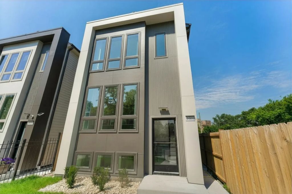 6402 S Vernon Avenue, Chicago