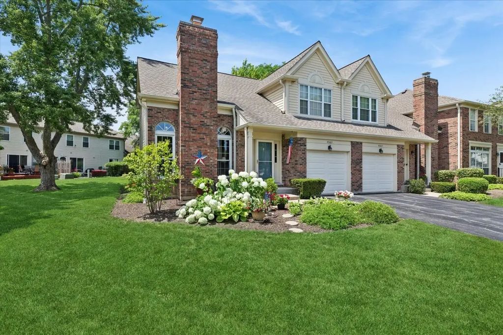 4062 N Newport Lane, Arlington Heights