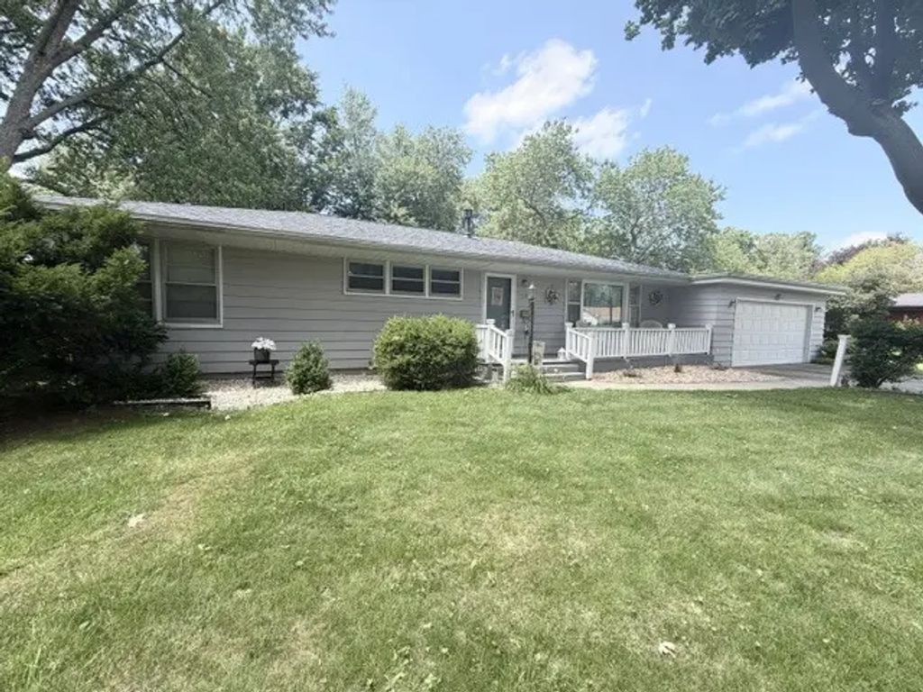 1100 Meadowview Drive, Mendota