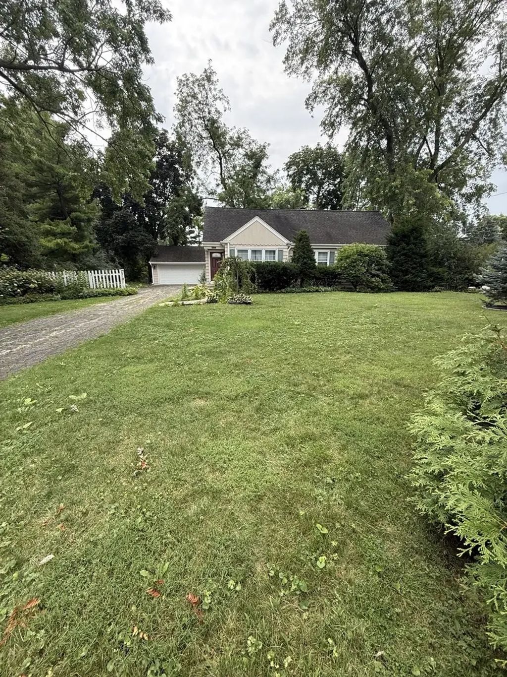 47 W Algonquin Road, Des Plaines