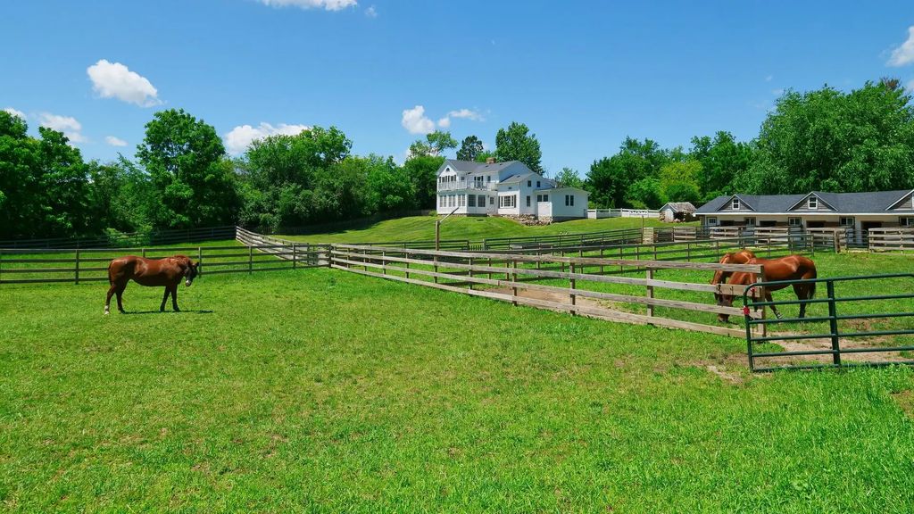 708 S Rose Farm Road, Woodstock