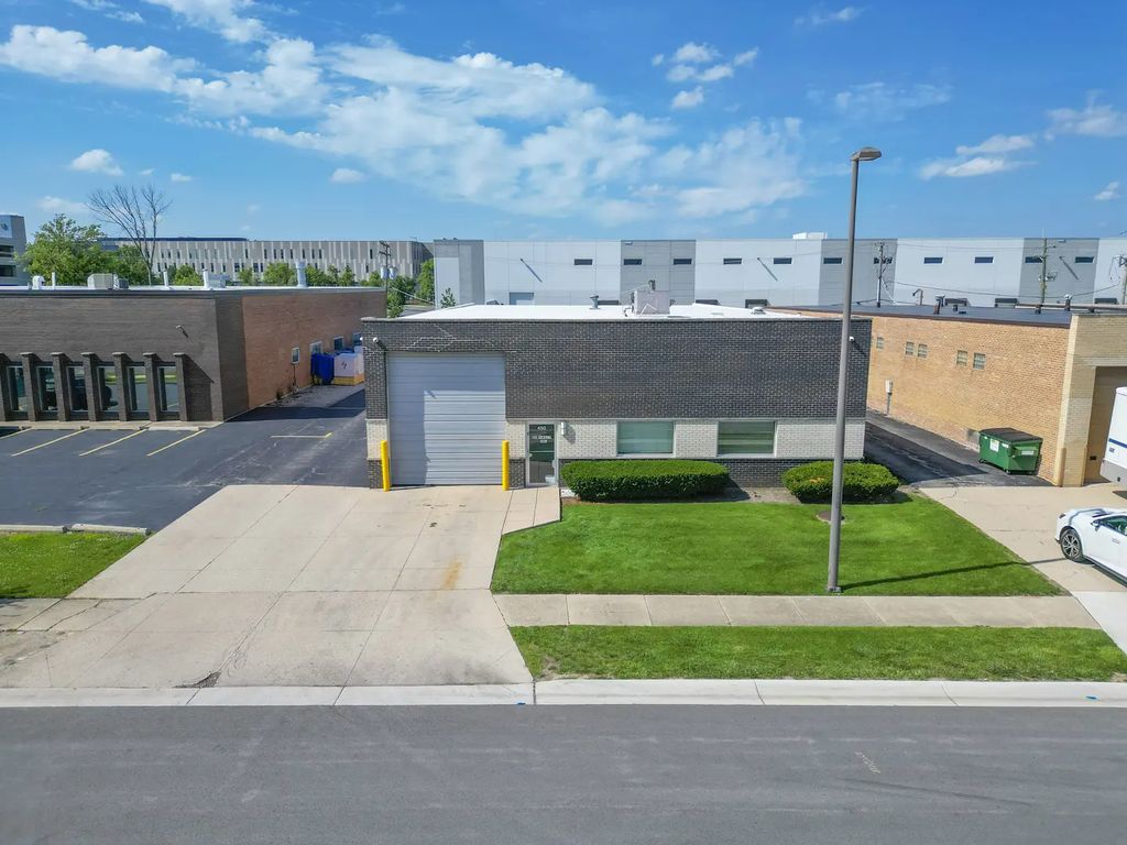 450 Bennett Road, Elk Grove Village
