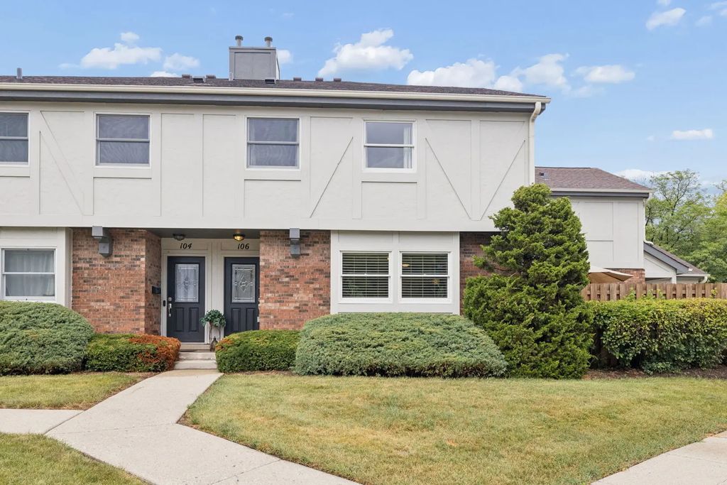 106 Queens Cove, Barrington