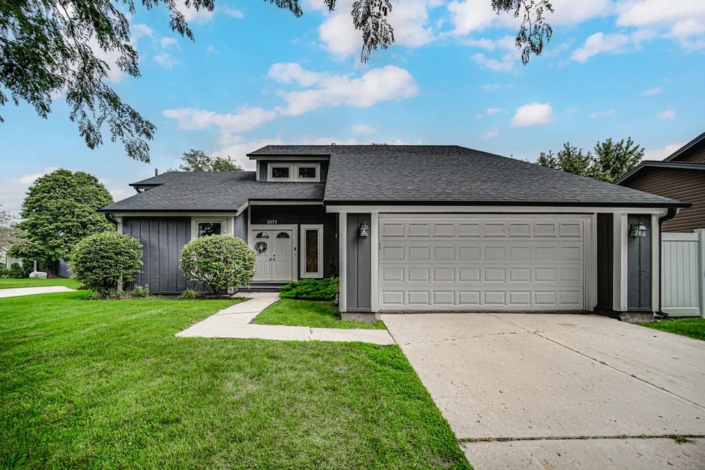 2075 Valley Creek Drive, Elgin