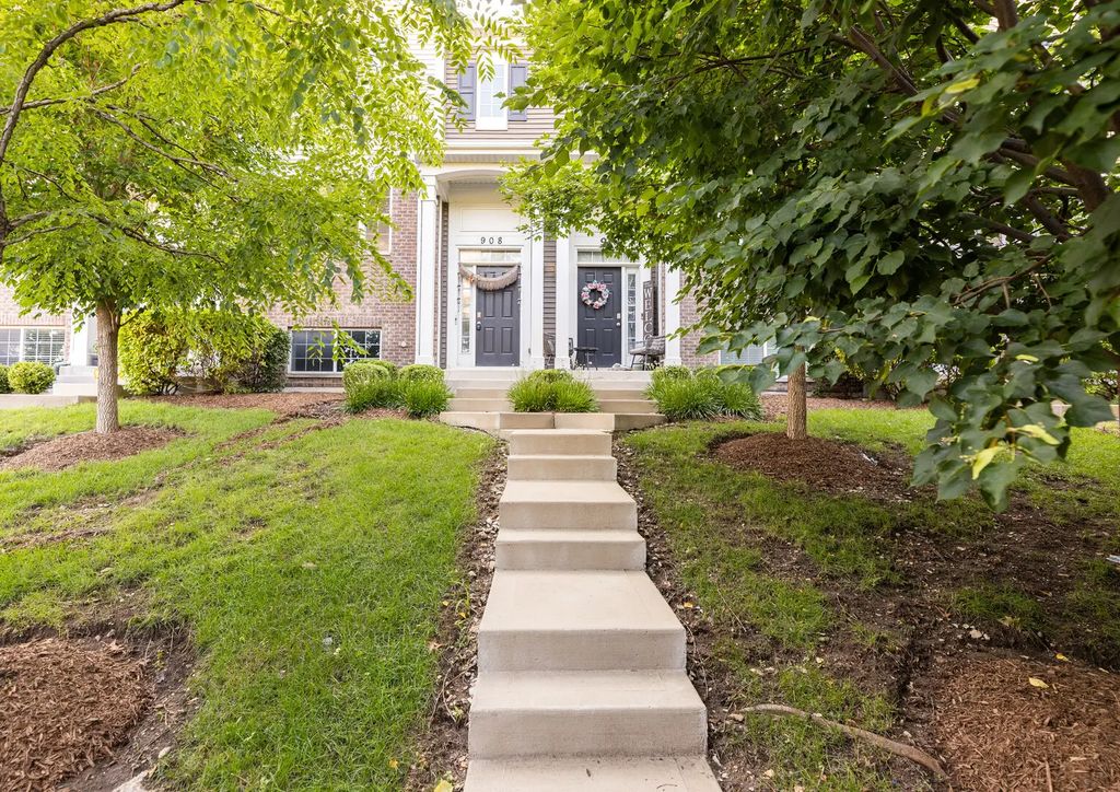 908 Bradford Drive, Naperville