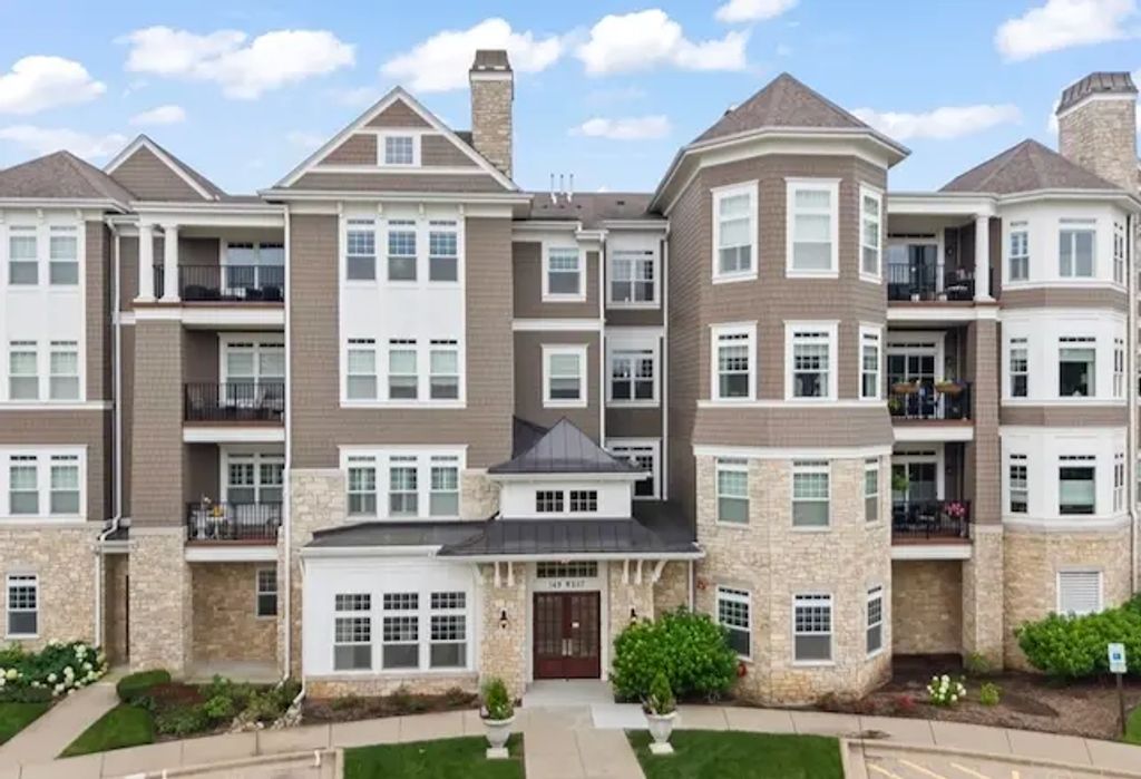 149 W Kennedy Lane 407, Hinsdale