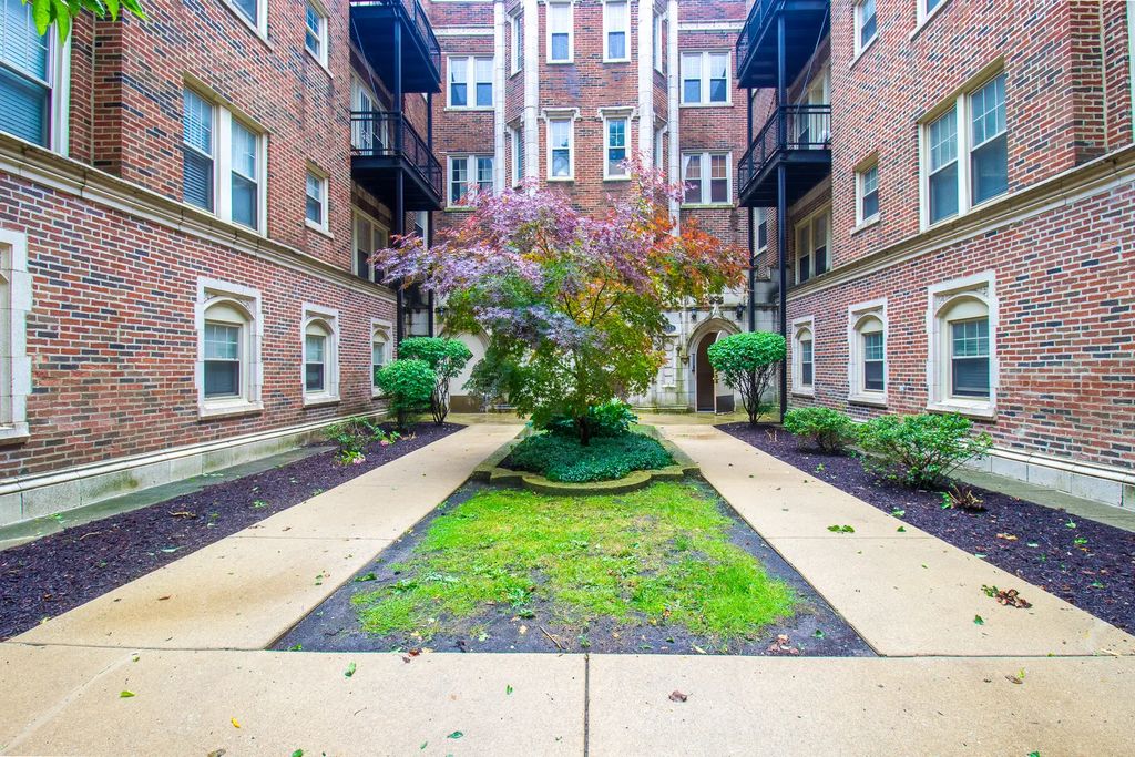 2335 E 70th Place 205, Chicago