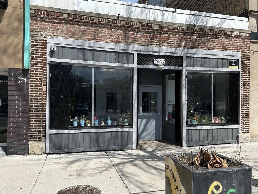 2452 W Division Street, Chicago