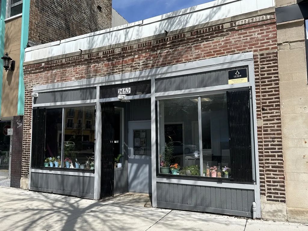 2452 W Division Street, Chicago