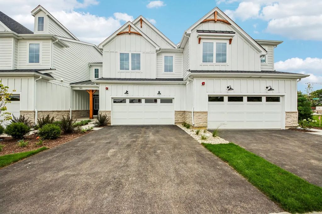 303 Avondale Lane, Lincolnshire