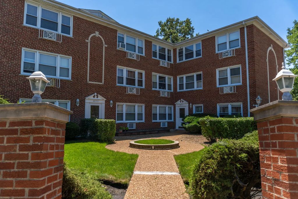 4855 Dobson Street 304, Skokie, 60077