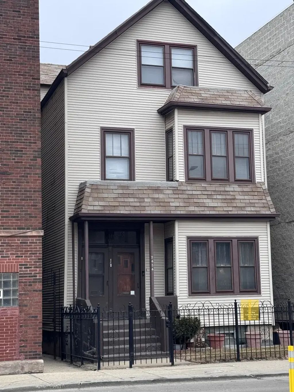 2454 W Diversey Avenue 2, Chicago