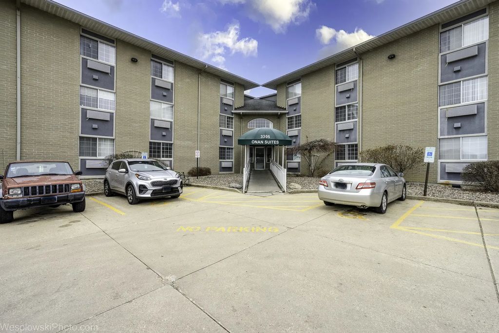 3305 Sunset Avenue 127, Waukegan