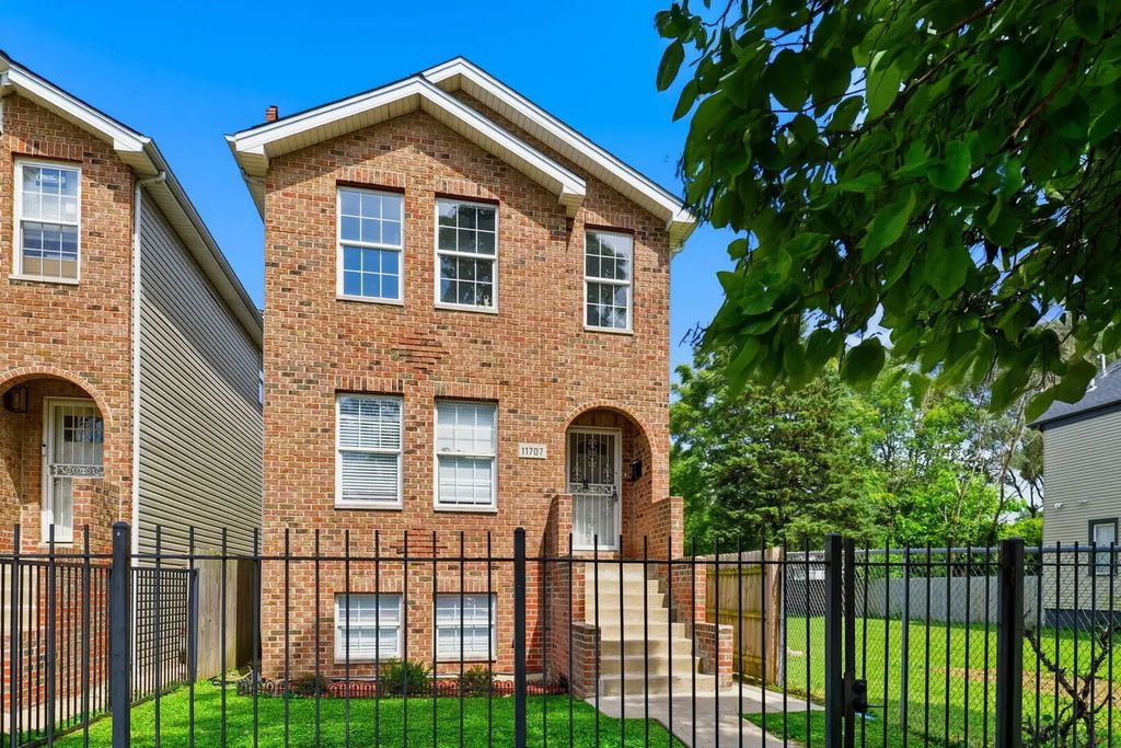 11707 S Morgan Street, Chicago, 60643