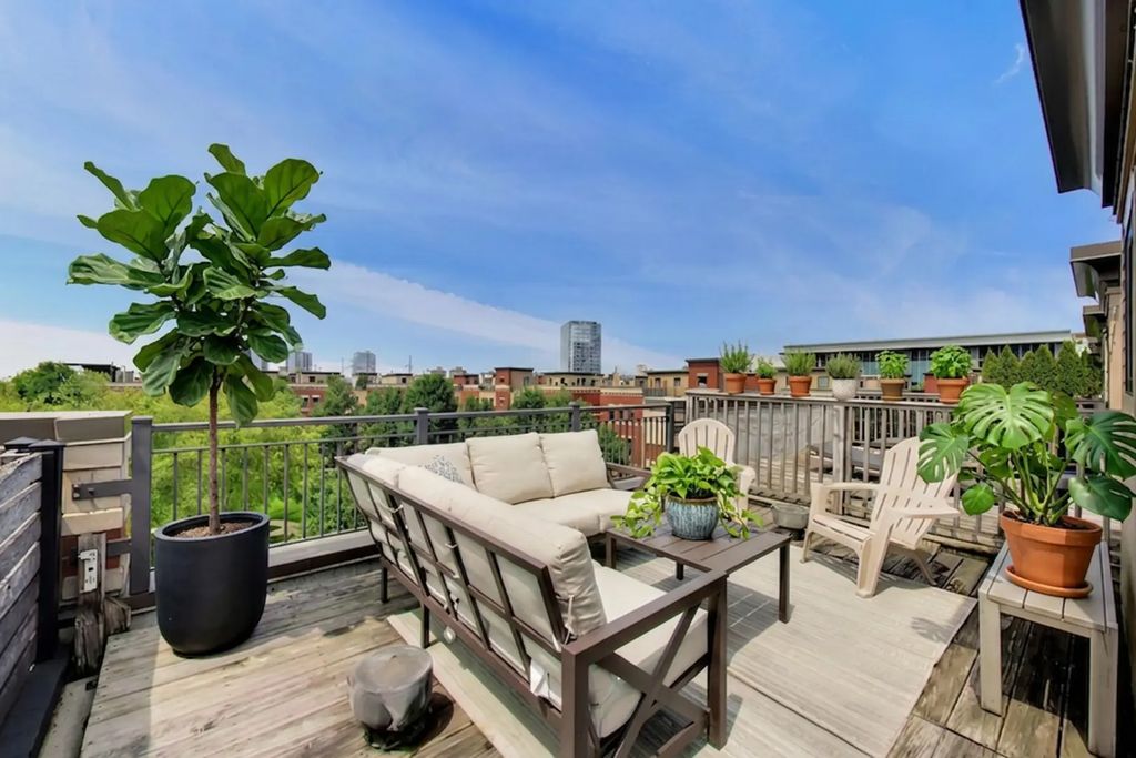 1005 N Kingsbury Street, Chicago, 60610