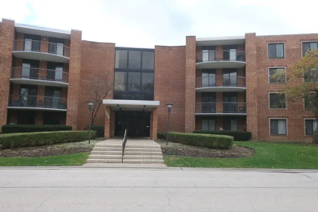 1605 E Central Road 322c, Arlington Heights