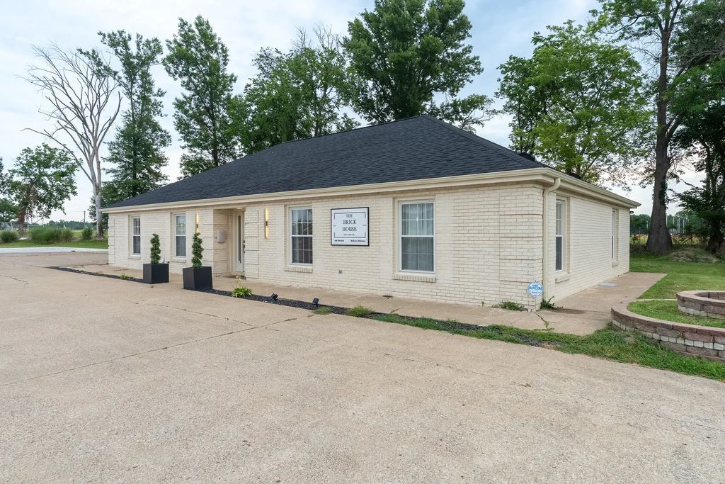 709 N Carbon Street, Marion
