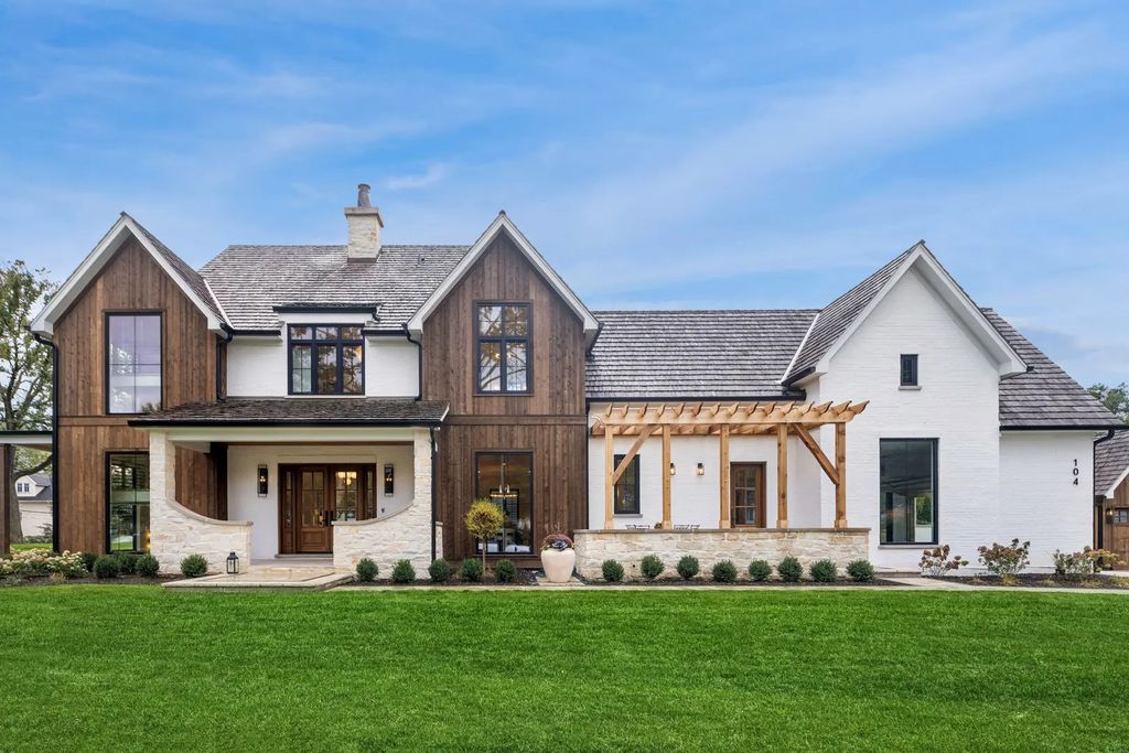 104 S Monroe Street, Hinsdale