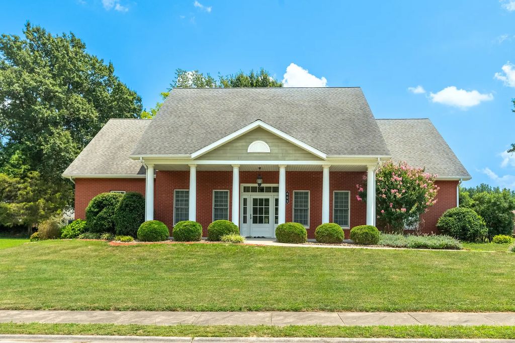 605 Deer Trail, Carbondale