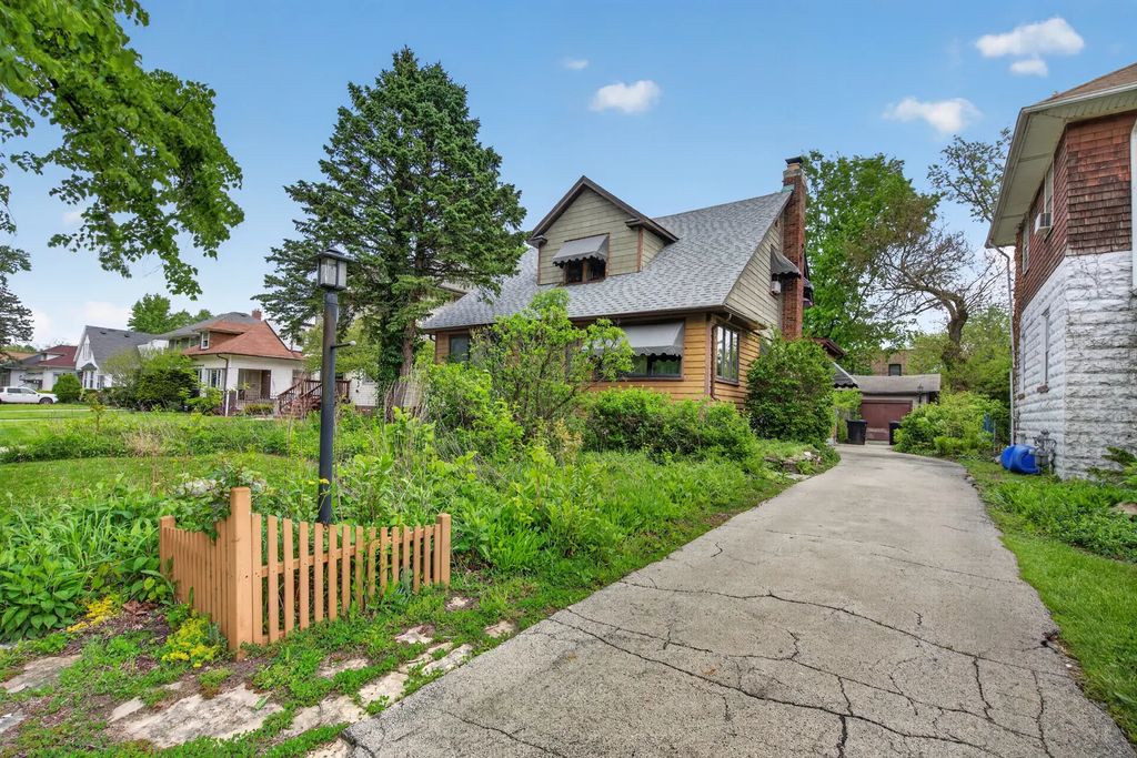 11427 S Longwood Drive, Chicago