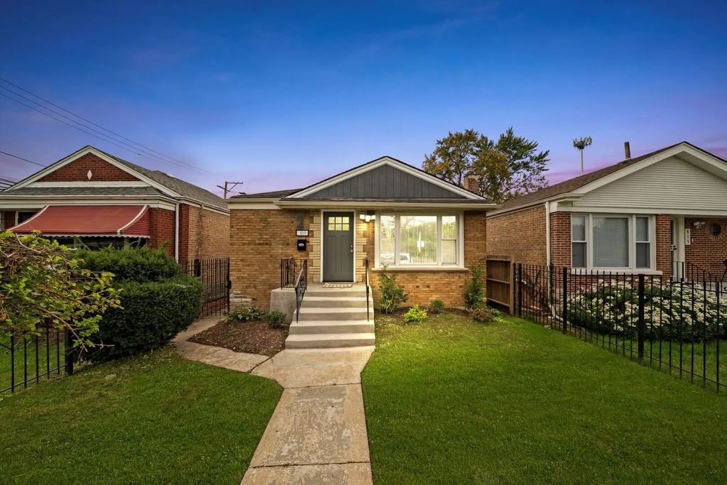 819 E 98th Place, Chicago