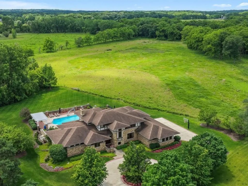 39w973 Crosscreek Lane, St. Charles